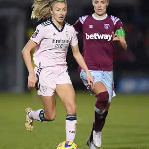 Arsenal's Leah Williamson in Action during Barclays Women's Super League Match against West Ham United, 2022-23 Arsenal's Leah Williamson in Action during Barclays Women's Super League Match against West Ham United, 2022-23