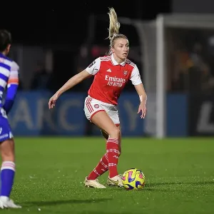 Arsenal's Leah Williamson in Action: FA Women's Super League Match vs. Reading Arsenal's Leah Williamson in Action: FA Women's Super League Match vs. Reading