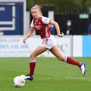 Arsenal's Leah Williamson in Action against Reading Women in FA WSL Match