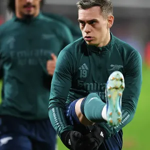 Arsenal's Leandro Trossard Warming Up Ahead of PSV Eindhoven Clash in 2023-24 UEFA Champions League Arsenal's Leandro Trossard Warming Up Ahead of PSV Eindhoven Clash in 2023-24 UEFA Champions League