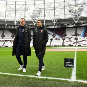 Arsenal's Leno and Lichtsteiner Prepare for West Ham Clash (2019) Arsenal's Leno and Lichtsteiner Prepare for West Ham Clash (2019)