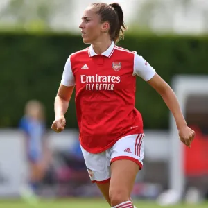 Arsenal's Lia Walti in Action: Arsenal Women vs Brighton & Hove Albion Pre-Season Clash Arsenal's Lia Walti in Action: Arsenal Women vs Brighton & Hove Albion Pre-Season Clash