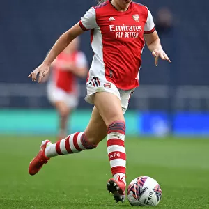 Arsenal's Lisa Evans Goes Head-to-Head with Tottenham Hotspur in Exciting Women's Football Clash