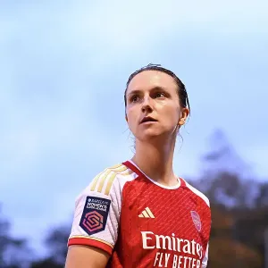 Arsenal's Lotte Wubben-Moy Exits Field in Barclays Super League Clash Against Brighton
