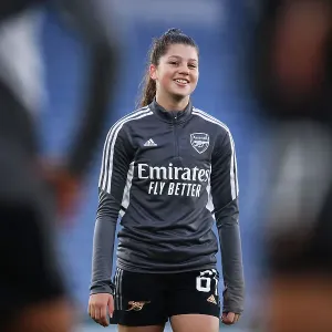 Arsenal's Madison Earl Prepares for Leicester Showdown in Women's Super League