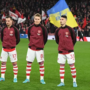 Arsenal's Martin Odegaard, Cedric, and Gabriel Martinelli Prepare for Arsenal v Liverpool Clash (2021-22)
