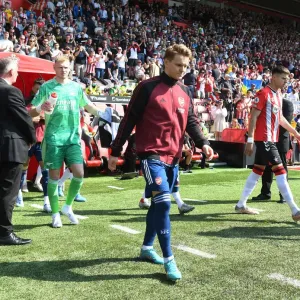 Arsenal's Martin Odegaard Leads Team Out vs Southampton in Premier League Showdown (2021-22)