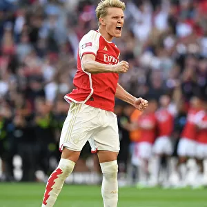 Arsenal's Martin Odegaard Scores the Winning Penalty in Community Shield Thriller: Arsenal 1-1 Manchester City