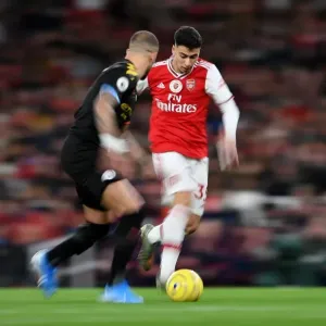Arsenal's Martinelli Clashes with Manchester City's Walker in Premier League Showdown Arsenal's Martinelli Clashes with Manchester City's Walker in Premier League Showdown