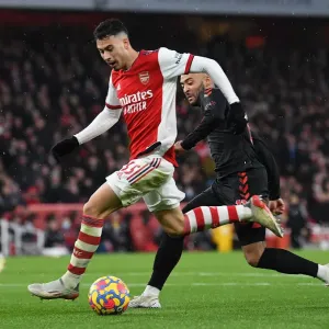 Arsenal's Martinelli Clashes with Southampton's Redmond in Premier League Showdown