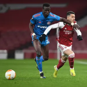 Arsenal's Martinelli Fouls Ba in Empty Europa League Clash: Arsenal vs. Olympiacos Arsenal's Martinelli Fouls Ba in Empty Europa League Clash: Arsenal vs. Olympiacos