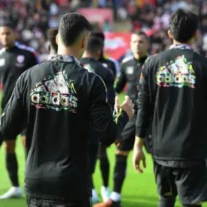 Arsenal's Martinelli and Tomiyasu Ready for Southampton Showdown (2022-23)