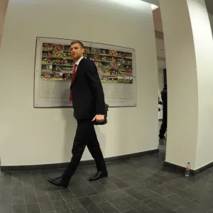 Arsenal's Per Mertesacker Heads to the Changing Room Before FA Cup Match vs Hull City