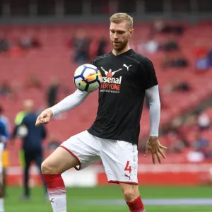 Arsenal's Per Mertesacker Secures 2-0 Victory Over Brighton in Premier League Arsenal's Per Mertesacker Secures 2-0 Victory Over Brighton in Premier League