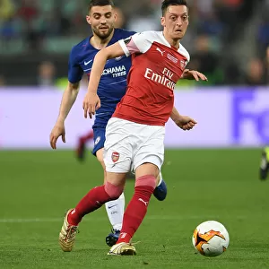 Arsenal's Mesut Ozil Chased by Mateo Kovacic in UEFA Europa League Final vs Chelsea, Baku 2019