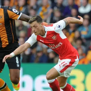 Arsenal's Mesut Ozil Sparks 4-1 Victory Over Hull City in Premier League