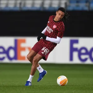 Arsenal's Miguel Azeez Warms Up Ahead of Molde FK Clash in Europa League Arsenal's Miguel Azeez Warms Up Ahead of Molde FK Clash in Europa League