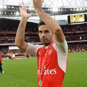 Arsenal's Mikel Arteta Celebrates Emirates Cup Victory with Fans