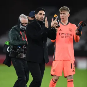 Arsenal's Mikel Arteta Celebrates with Fans after Europa League Victory over Rapid Wien