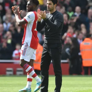 Arsenal's Mikel Arteta Celebrates with Fans after Victory over Manchester United (2021-22) Arsenal's Mikel Arteta Celebrates with Fans after Victory over Manchester United (2021-22)