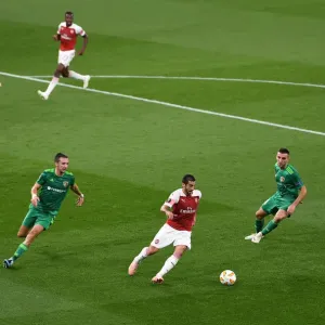 Arsenal's Mkhitaryan Faces Off Against Vorskla's Sharpar in Europa League Clash