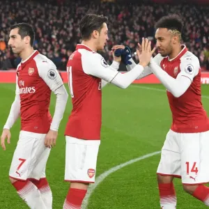 Arsenal's Mkhitaryan, Ozil, and Aubameyang Prepare for Arsenal v Everton, Premier League 2017-18