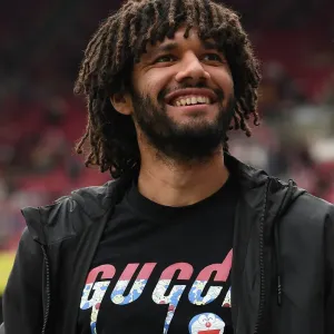 Arsenal's Mohamed Elneny Prepares for Arsenal v Brighton & Hove Albion in Premier League 2022-23