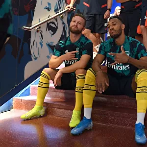 Arsenal's Mustafi and Aubameyang Pre-Match Huddle at FC Barcelona, 2019