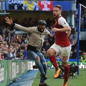 Arsenal's Mustafi Scores Controversial Goal Amidst Invading Fan (Chelsea v Arsenal 2017-18) Arsenal's Mustafi Scores Controversial Goal Amidst Invading Fan (Chelsea v Arsenal 2017-18)