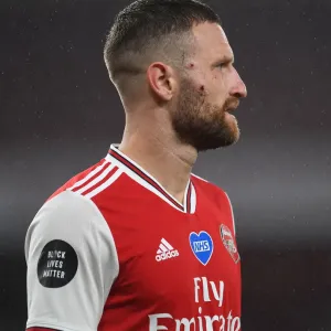 Arsenal's Mustafi Suffers Facial Injury in Arsenal vs. Leicester City Clash (2019-20)