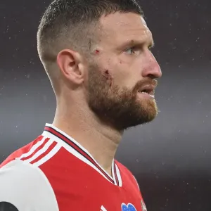Arsenal's Mustafi Suffers Facial Injury Against Leicester City (2019-20)