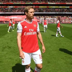 Arsenal's Nacho Monreal Prepares for Burnley Clash in Premier League Arsenal's Nacho Monreal Prepares for Burnley Clash in Premier League