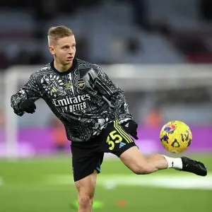 Arsenal's Oleksandr Zinchenko Gears Up for Aston Villa Clash in Premier League (2023-24) Arsenal's Oleksandr Zinchenko Gears Up for Aston Villa Clash in Premier League (2023-24)