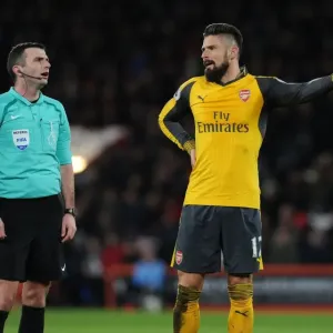 Arsenal's Olivier Giroud Discusses Calls with Referee during AFC Bournemouth vs Arsenal (2016-17)