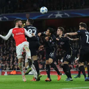 Arsenal's Olivier Giroud Faces Intense Pressure from Dinamo Zagreb Defenders During UEFA Champions League Clash Arsenal's Olivier Giroud Faces Intense Pressure from Dinamo Zagreb Defenders During UEFA Champions League Clash