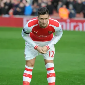 Arsenal's Olivier Giroud Readies for Kickoff Against Stoke City (Arsenal v Stoke City, Premier League 2014-15)