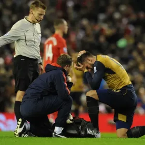 Arsenal's Olivier Giroud Receives Medical Attention on the Field during Liverpool vs Arsenal, Premier League 2015-16 Arsenal's Olivier Giroud Receives Medical Attention on the Field during Liverpool vs Arsenal, Premier League 2015-16