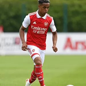 Arsenal's Omari Hutchinson in Action: Pre-Season Training with Ipswich Town