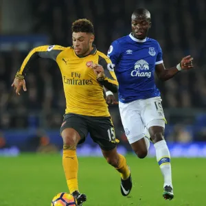 Arsenal's Oxlade-Chamberlain Clashes with Everton's Valencia in Premier League Showdown