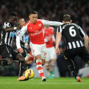Arsenal's Oxlade-Chamberlain Faces Off Against Newcastle's Tiote and Williamson in Intense Clash Arsenal's Oxlade-Chamberlain Faces Off Against Newcastle's Tiote and Williamson in Intense Clash
