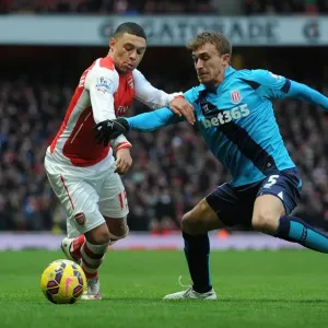Arsenal's Oxlade-Chamberlain Faces Off Against Stoke's Muniesa in Premier League Clash
