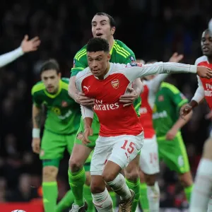 Arsenal's Oxlade-Chamberlain Fends Off Sunderland's O'Shea in FA Cup Battle Arsenal's Oxlade-Chamberlain Fends Off Sunderland's O'Shea in FA Cup Battle