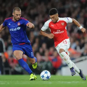 Arsenal's Oxlade-Chamberlain Goes Head-to-Head with Olympiacos Kasami