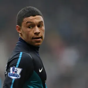 Arsenal's Oxlade-Chamberlain Scores Brace: Arsenal Triumph Over Sunderland 2-1 in Premier League Battle Arsenal's Oxlade-Chamberlain Scores Brace: Arsenal Triumph Over Sunderland 2-1 in Premier League Battle