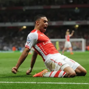 Arsenal's Oxlade-Chamberlain Scores Thriller in Arsenal v Tottenham Rivalry (2014-15)
