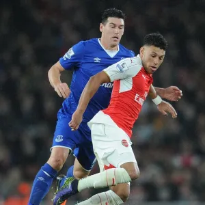 Arsenal's Oxlade-Chamberlain vs. Everton's Barry: Intense Clash in Premier League Showdown Arsenal's Oxlade-Chamberlain vs. Everton's Barry: Intense Clash in Premier League Showdown