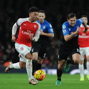 Arsenal's Oxlade-Chamberlain vs Bournemouth's Daniels: A Clash of Wings (2015-16)