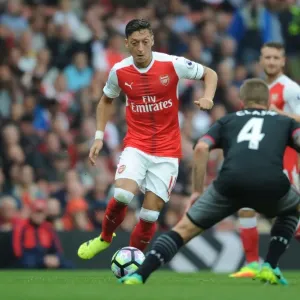 Arsenal's Ozil vs. Southampton's Clasie: A Battle in the 2016-17 Premier League