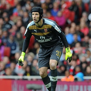 Arsenal's Petr Cech in Action Against VfL Wolfsburg at Emirates Cup 2015/16