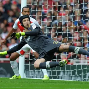 Arsenal's Petr Cech in Action Against VfL Wolfsburg at Emirates Cup 2015/16